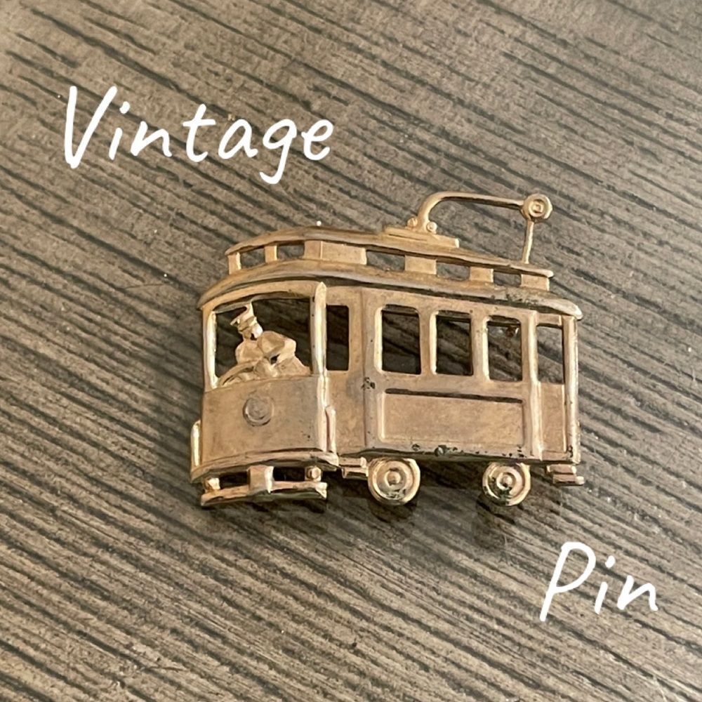 Vintage Gold Tone San Francisco Style Streetcar Trolley Cable Car Souvenir Pin
